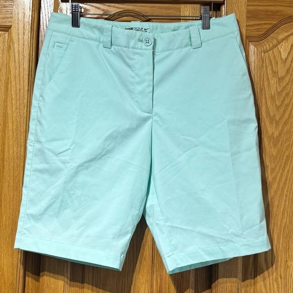 NWOT Nike Golf Dri-FIT Women's Water Resistant Mint Colour Shorts 8/Medium - Picture 1 of 7